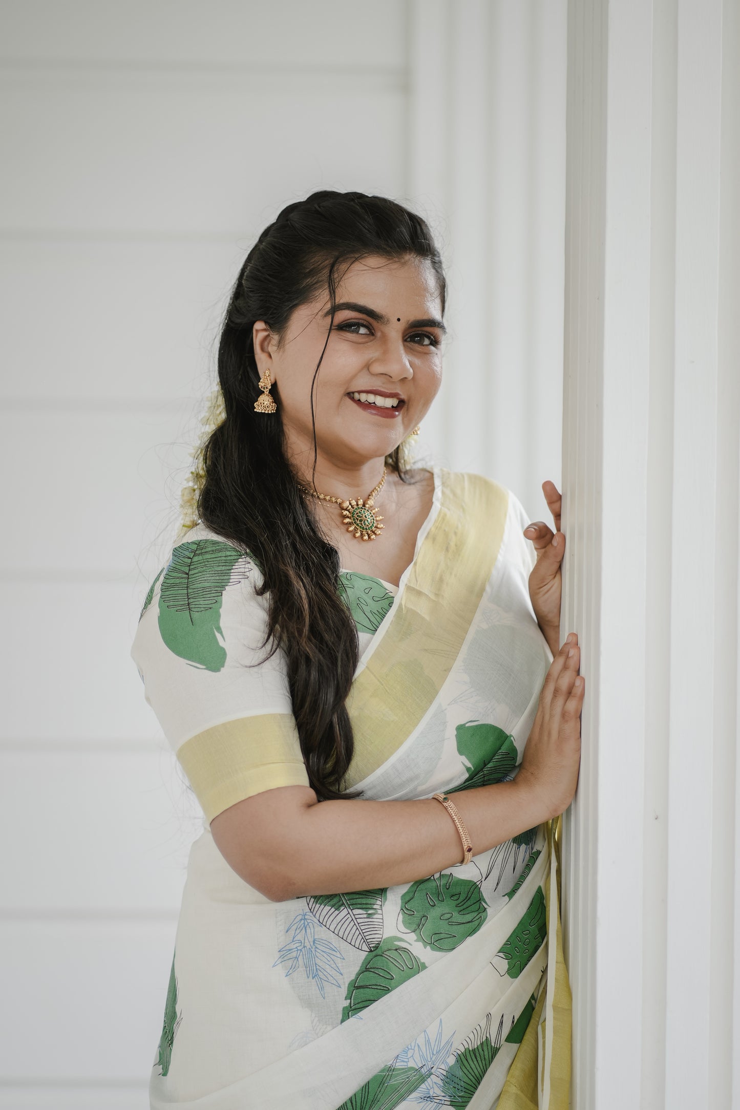 Kerala Kasavu Saree with Leaf Motif